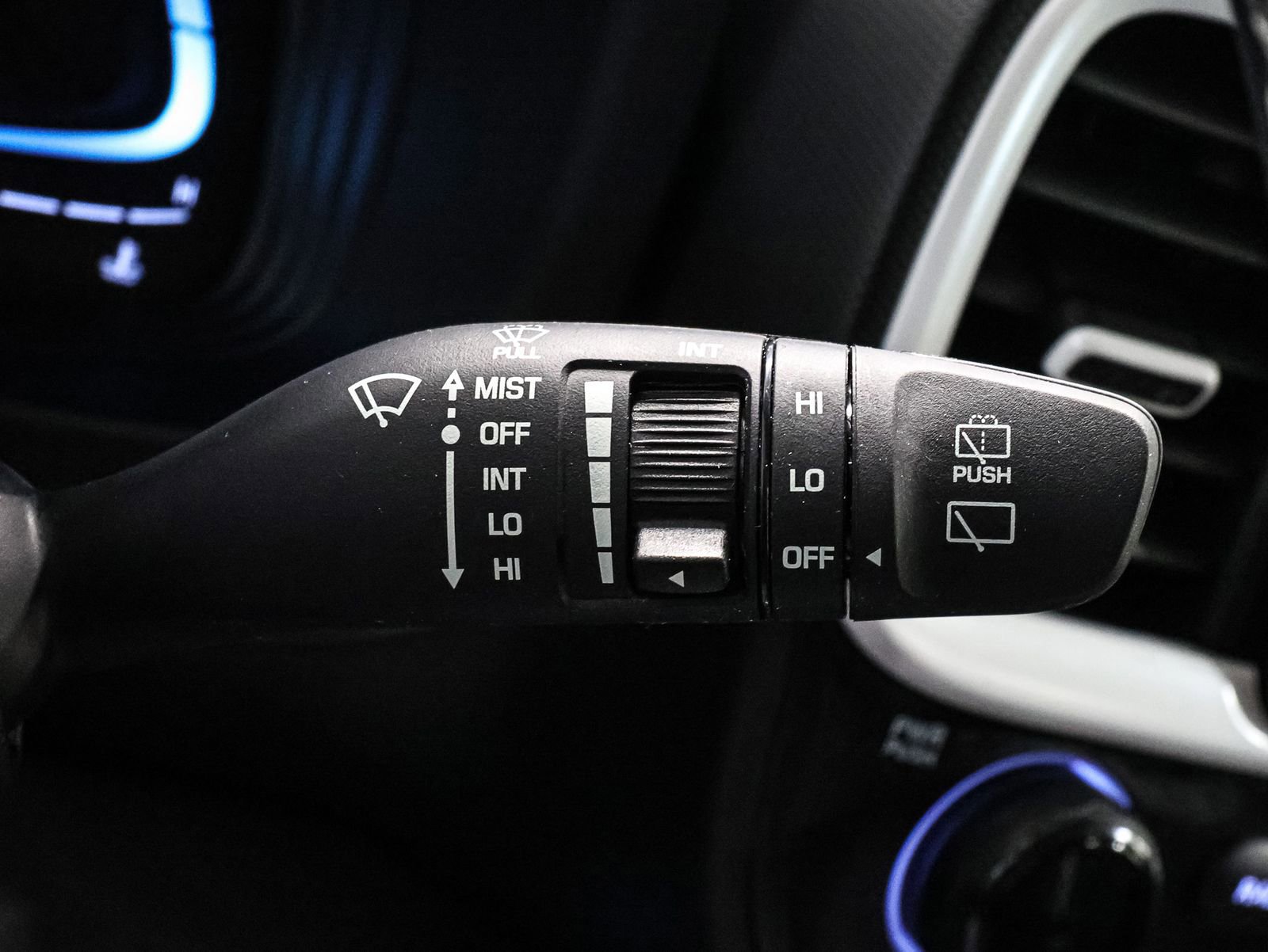 Used 2023 Hyundai Venue Limited w/ Cargo Package image 34