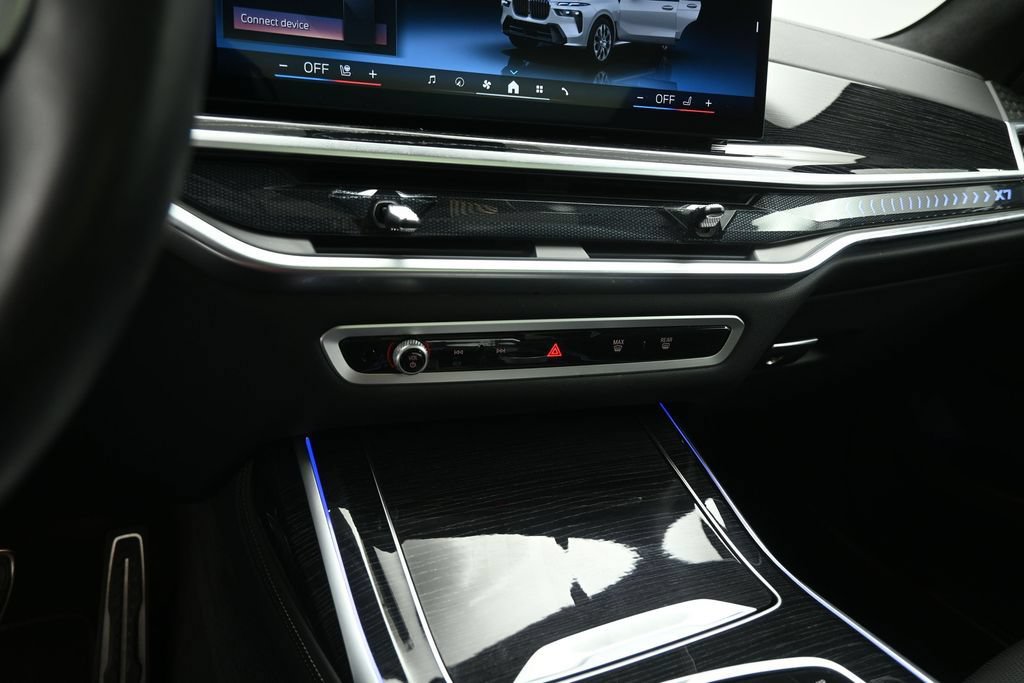Used 2025 BMW X7 xDrive40i w/ M Sport Package AWD/4WD image 14