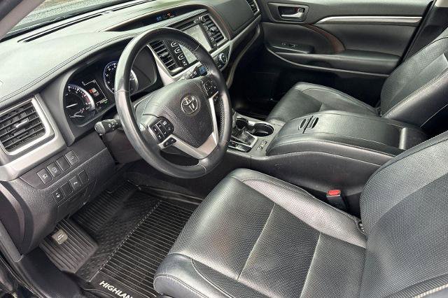 Used 2018 Toyota Highlander Limited image 2