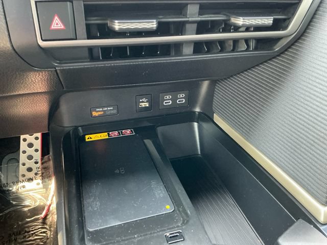 Used 2025 Toyota Camry SE w/ Convenience Package FWD image 23