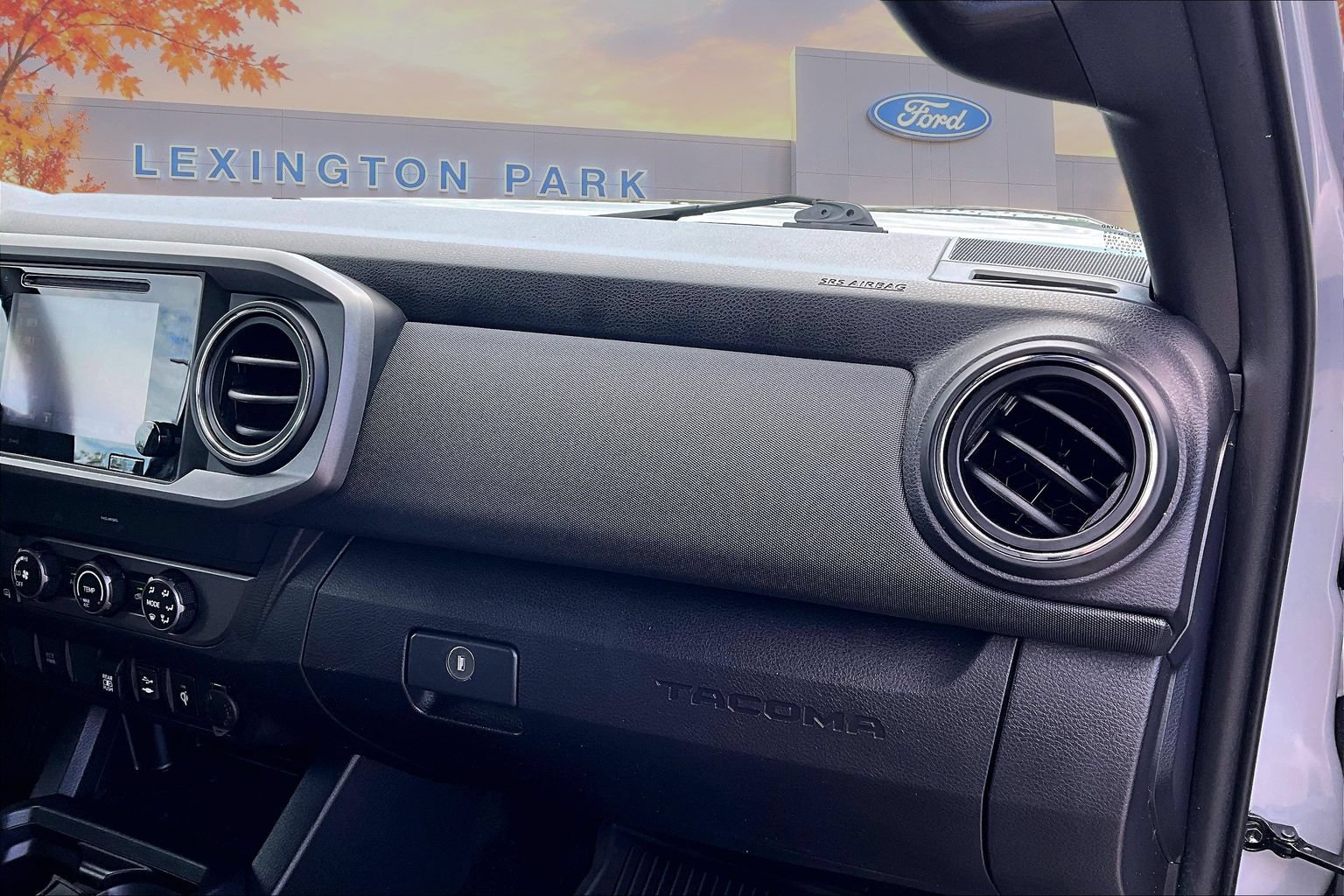 Used 2019 Toyota Tacoma TRD Off-Road AWD/4WD image 27