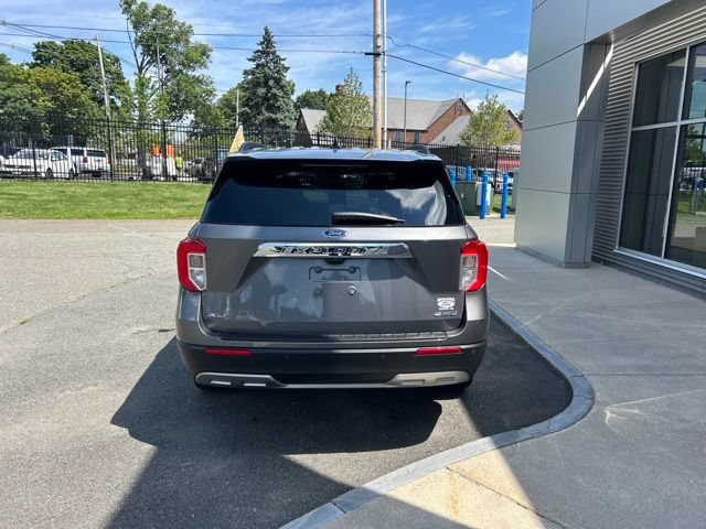 Certified 2022 Ford Explorer XLT w/ Equipment Group 202A AWD/4WD image 7