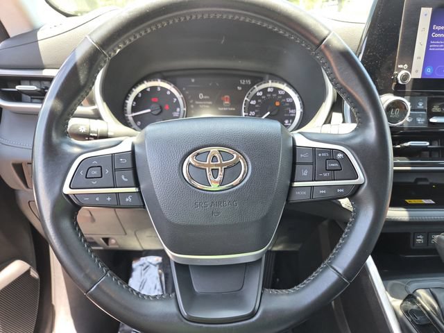 Used 2023 Toyota Highlander XLE FWD image 21