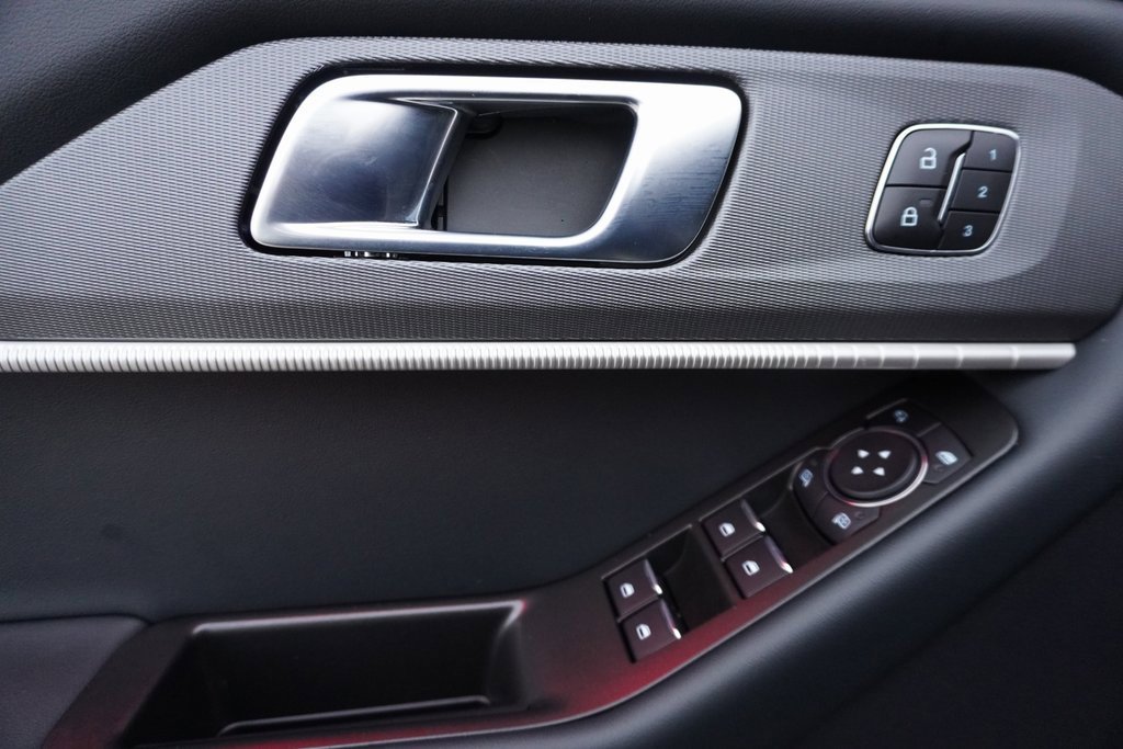 Certified 2025 Ford Explorer ST-Line w/ Premium Package image 9