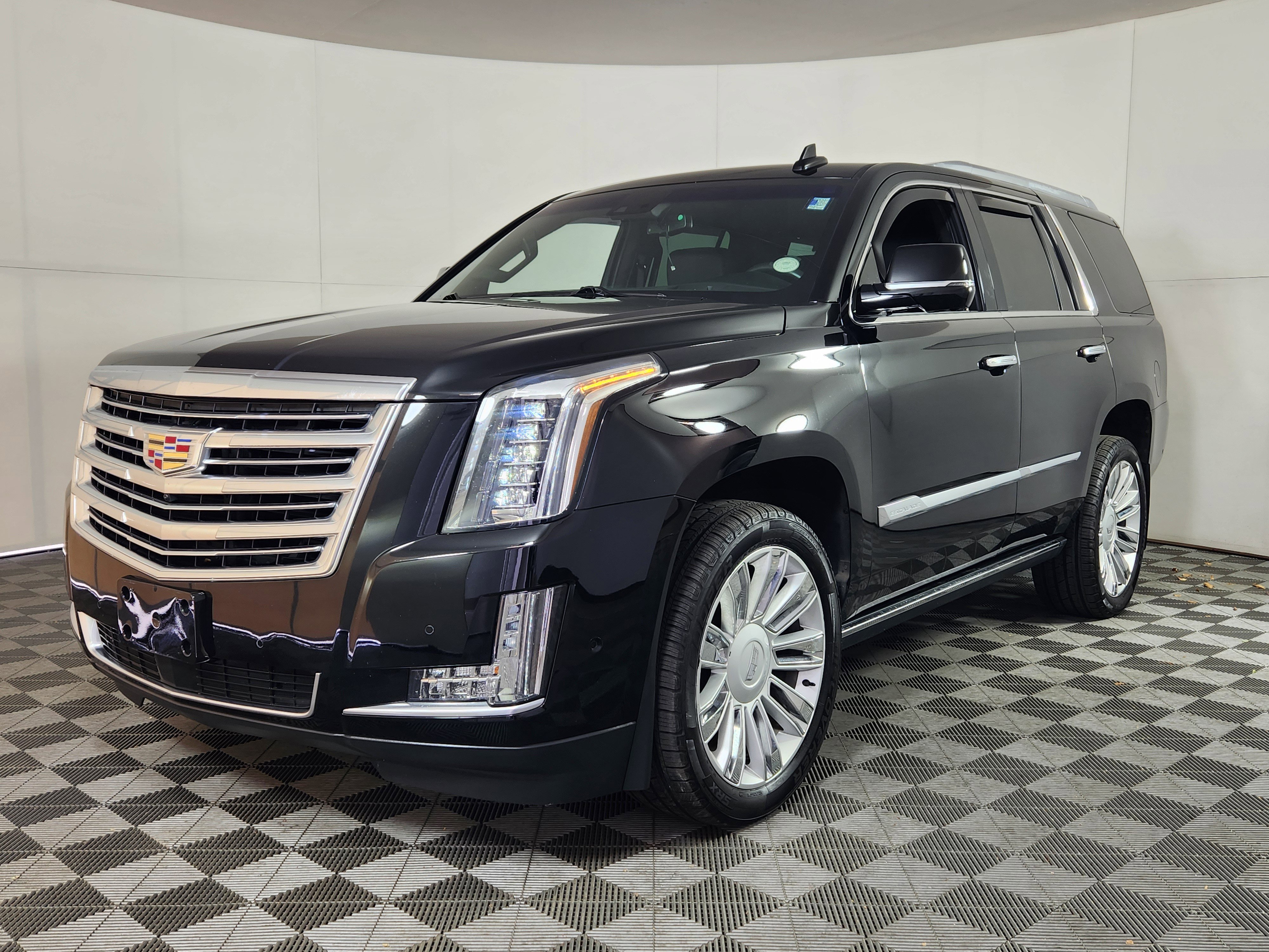 Used 2017 Cadillac Escalade Platinum image 3