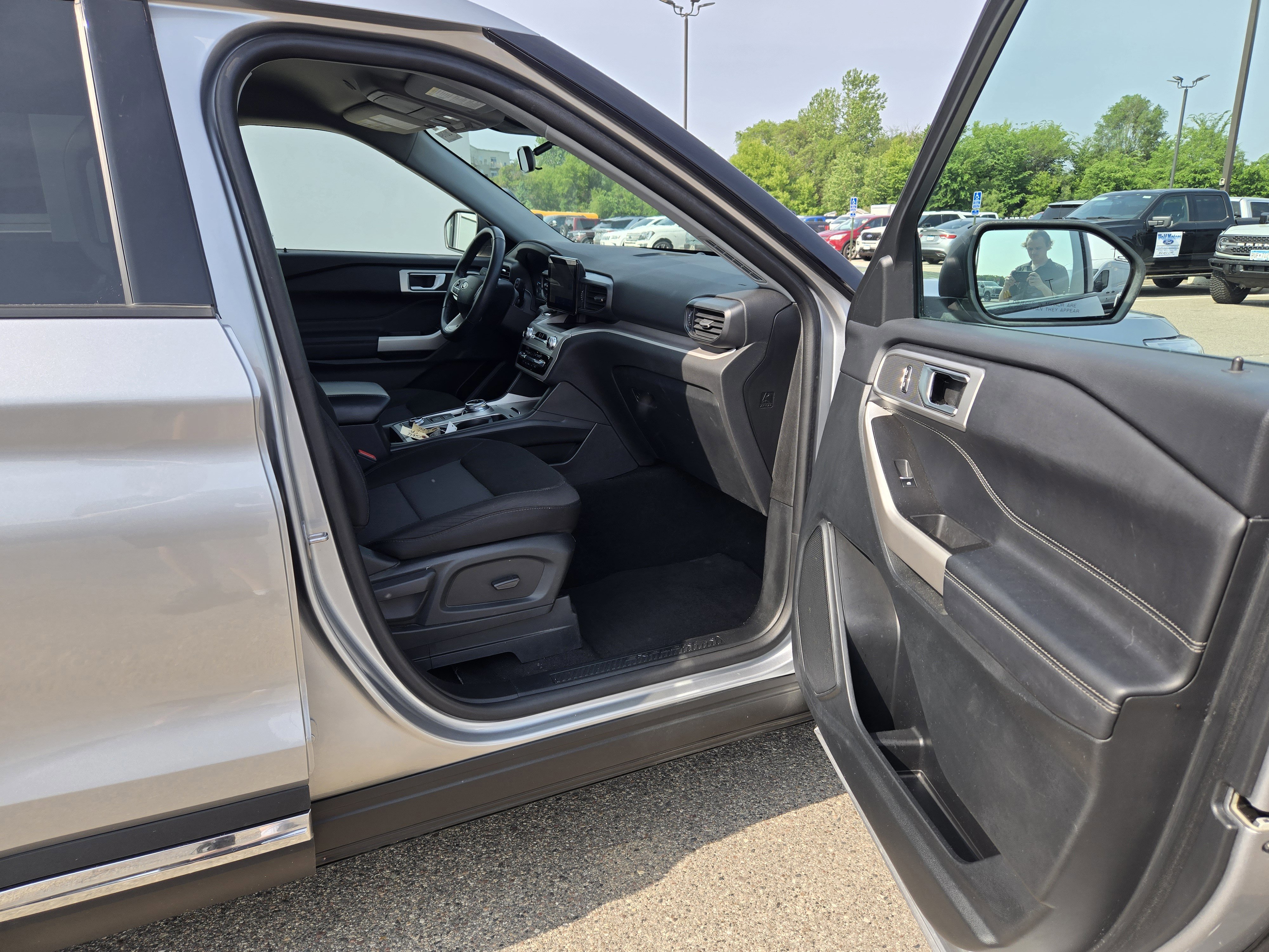 Certified 2023 Ford Explorer XLT w/ Class IV Trailer Tow Package image 19