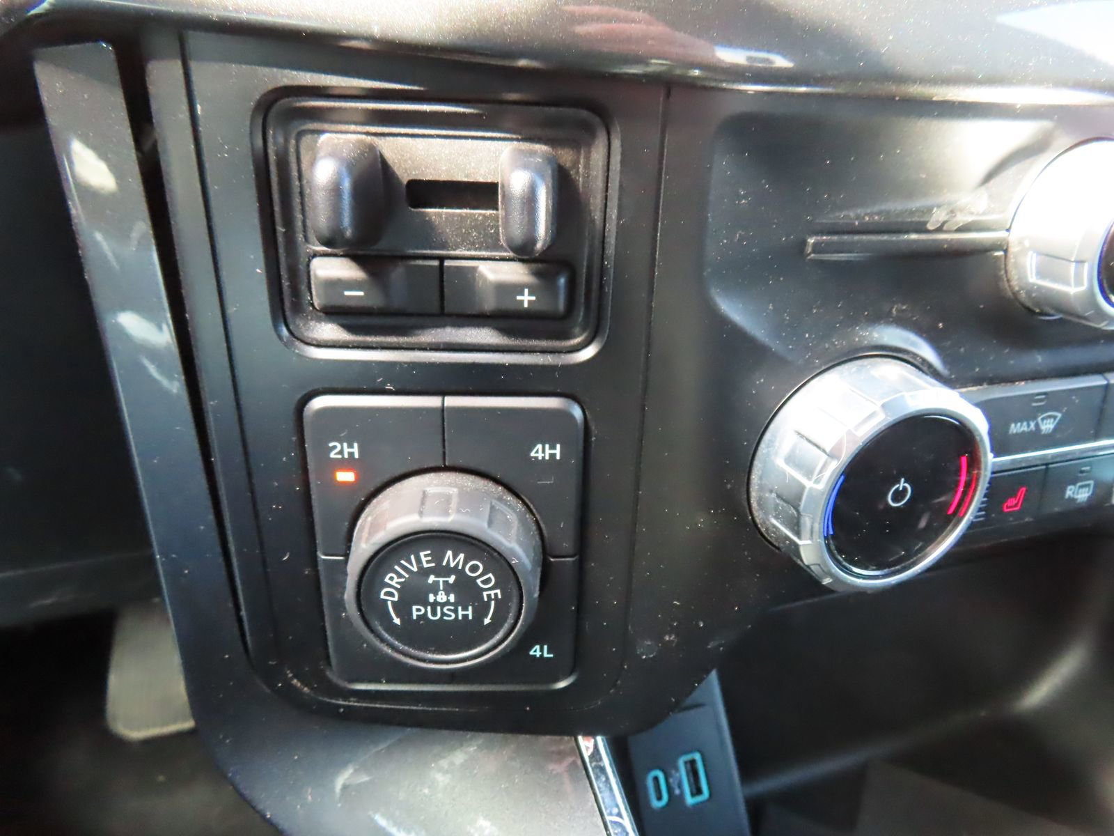 Certified 2023 Ford F150 XLT w/ Equipment Group 302A High image 26