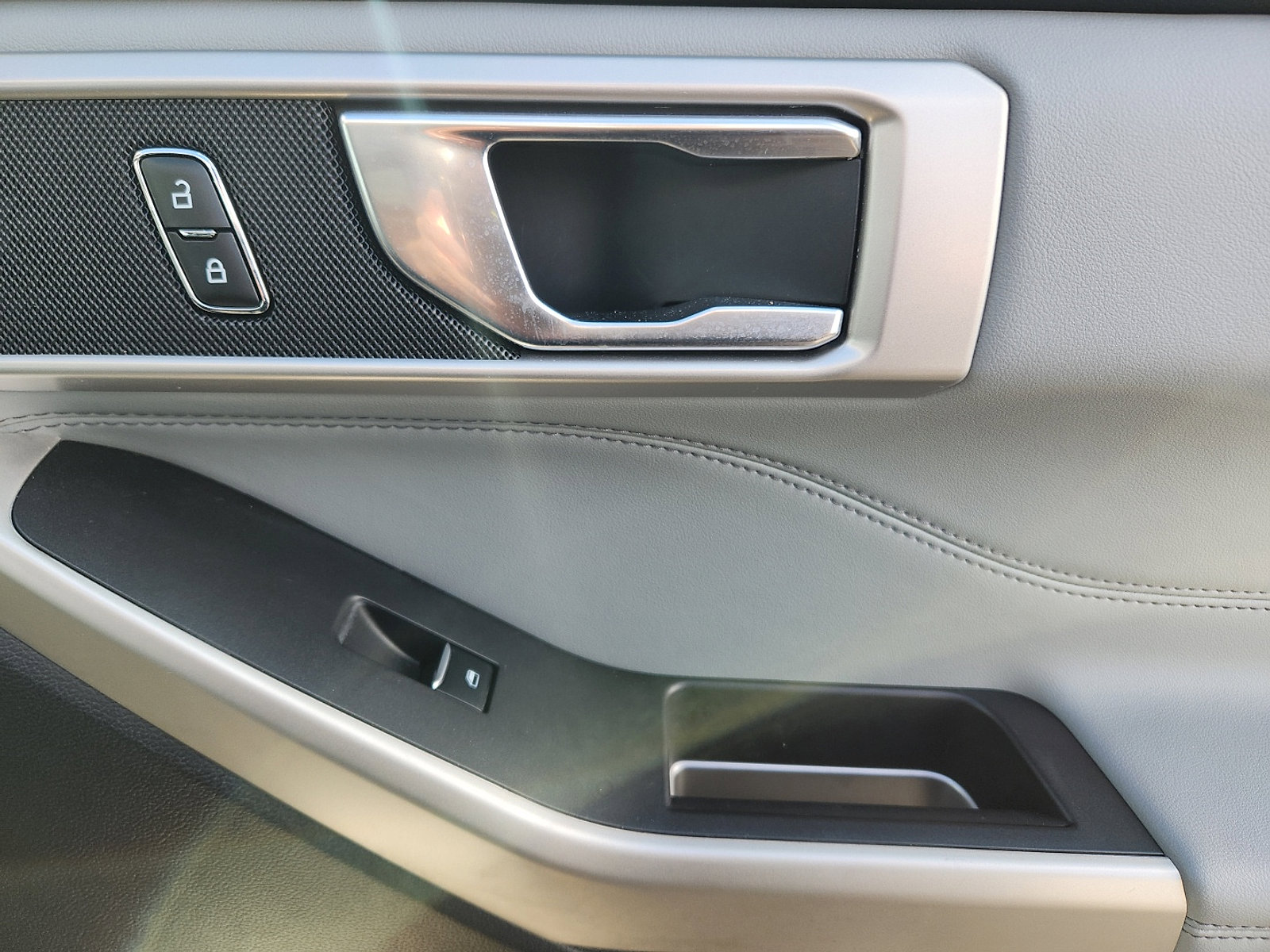 Certified 2023 Ford Explorer XLT w/ Equipment Group 202A image 35