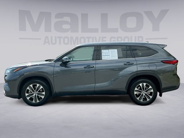 Used 2021 Toyota Highlander XLE AWD/4WD image 2