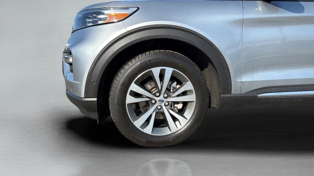Certified 2020 Ford Explorer Platinum w/ Premium Technology Package image 36