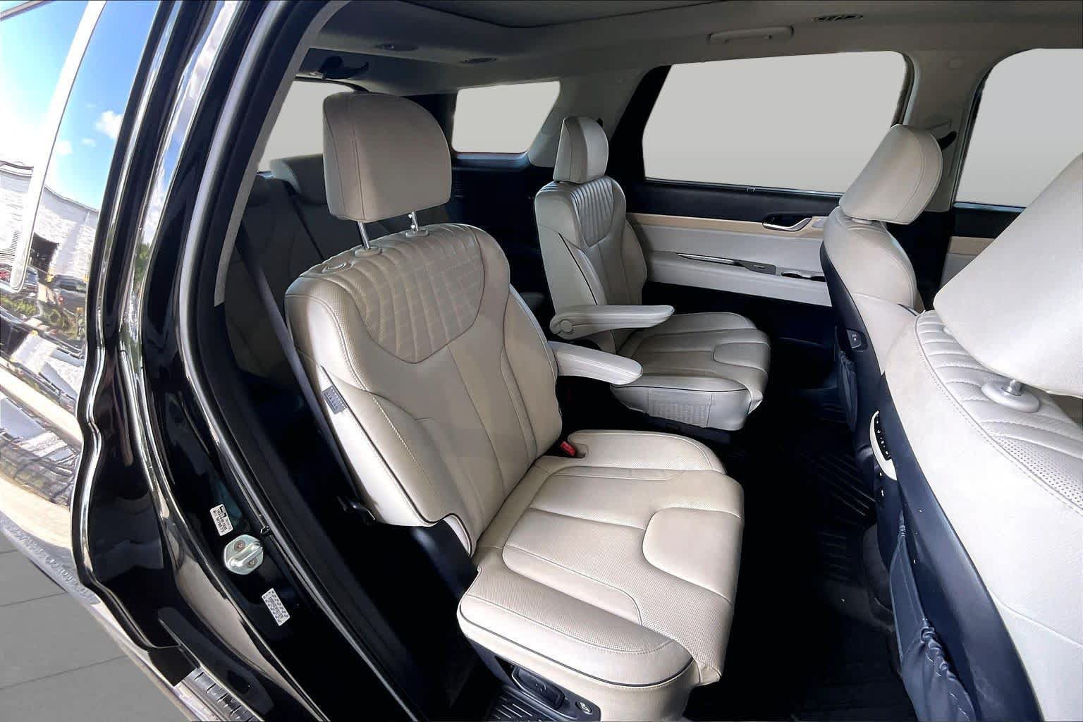 Used 2023 Hyundai Palisade Limited w/ Cargo Package FWD image 19