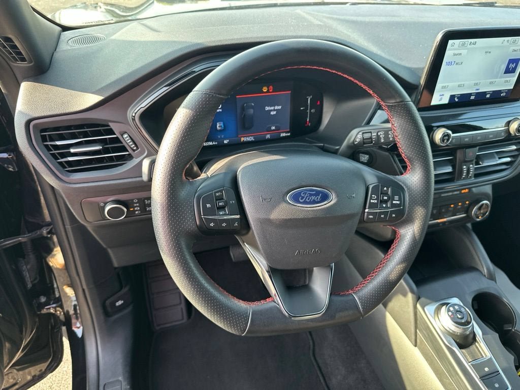 Certified 2025 Ford Escape ST-Line AWD/4WD image 15