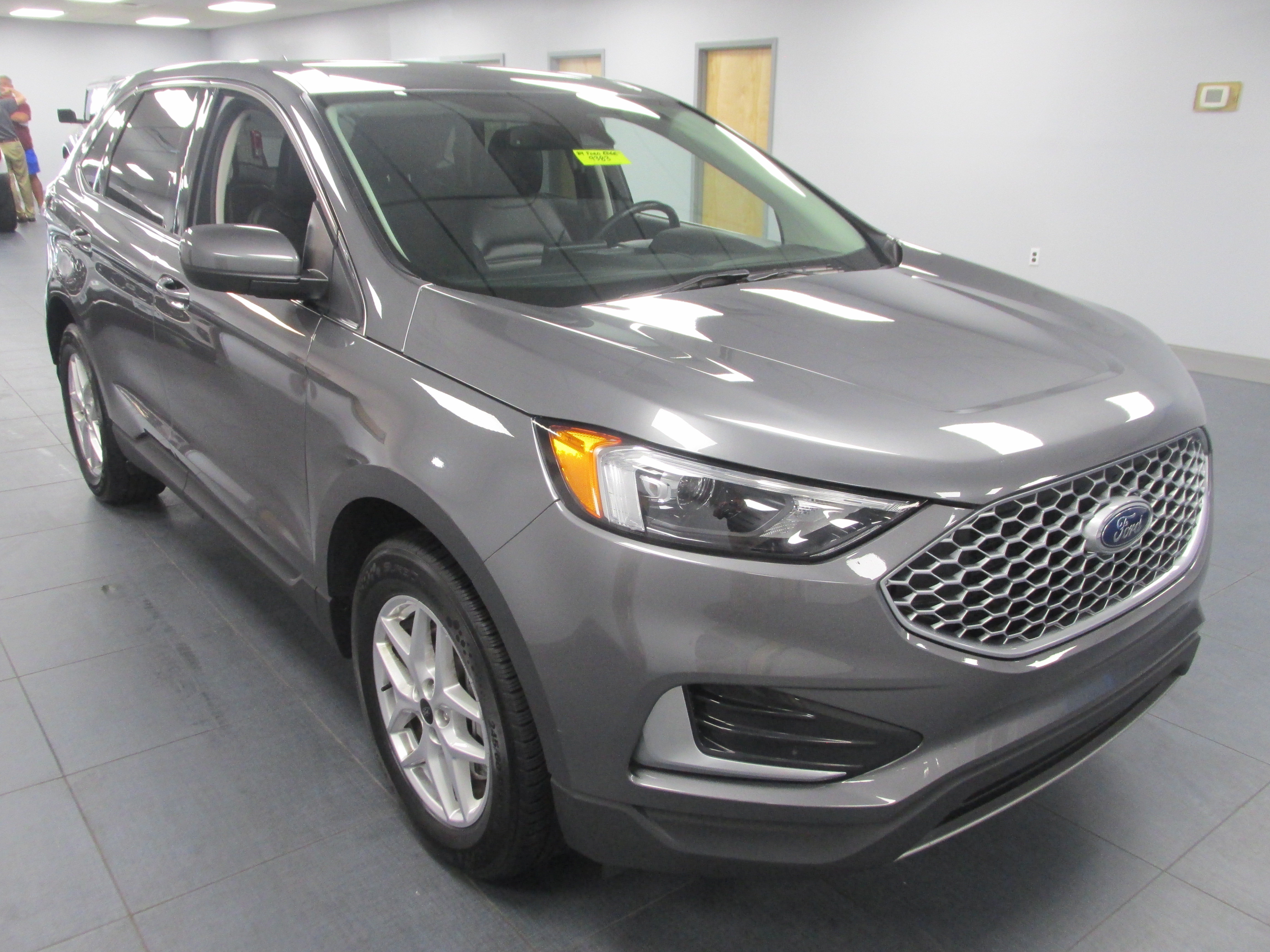 Certified 2024 Ford Edge SEL AWD/4WD image 3