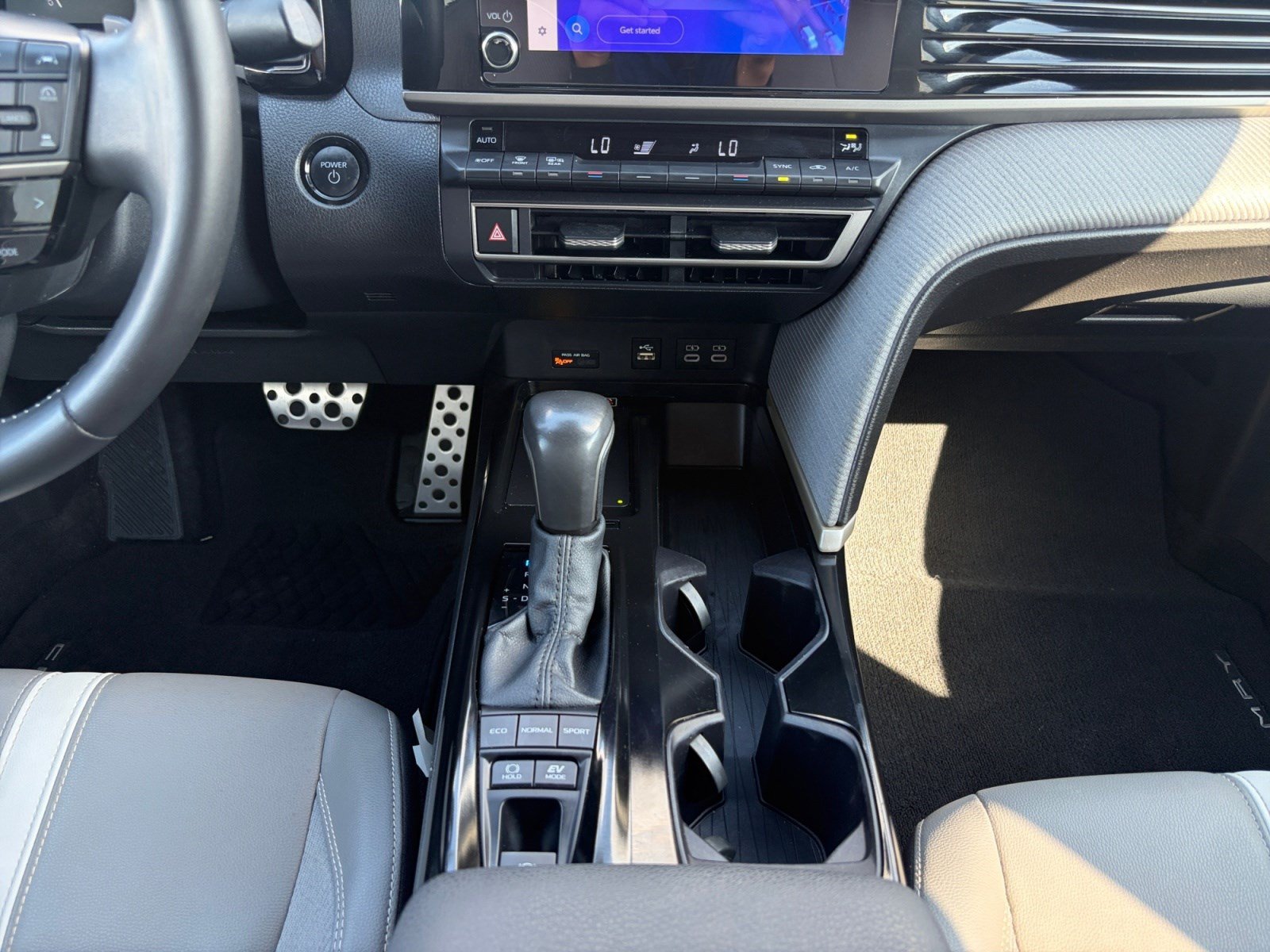 Used 2025 Toyota Camry SE FWD image 18