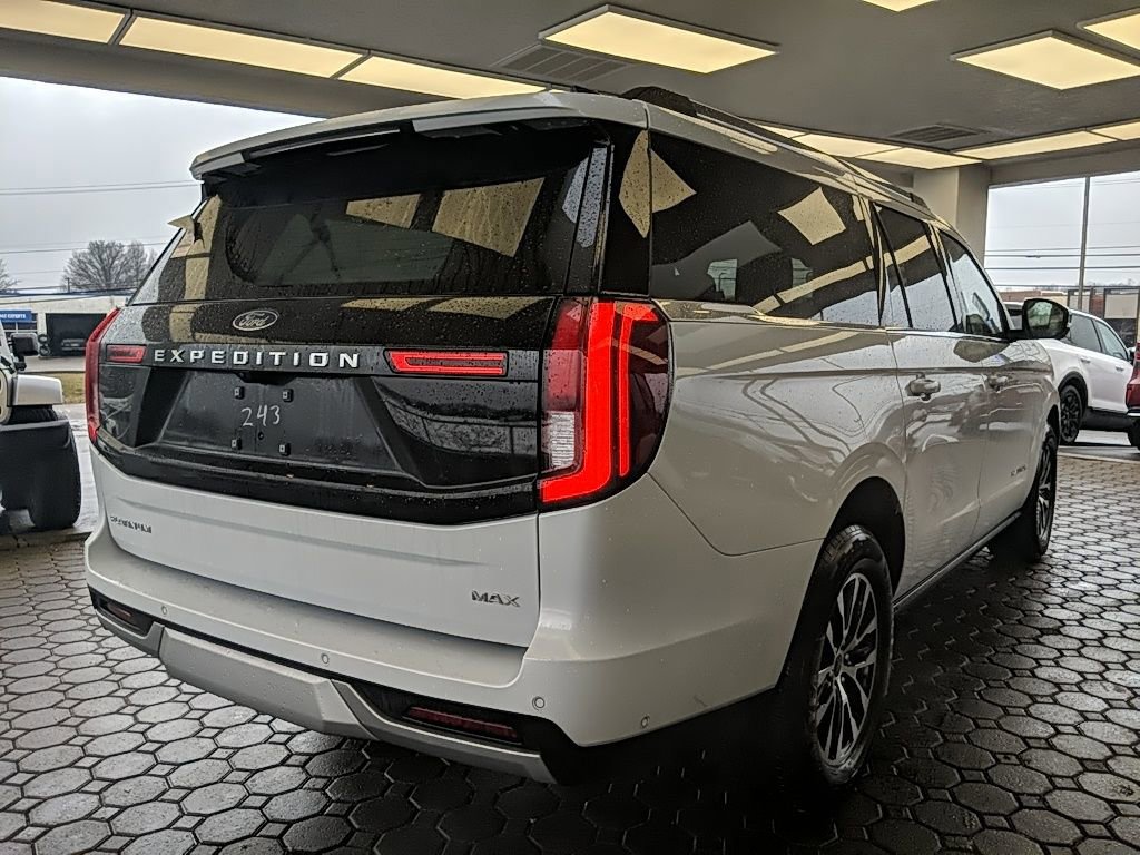 Certified 2025 Ford Expedition Max Platinum image 3