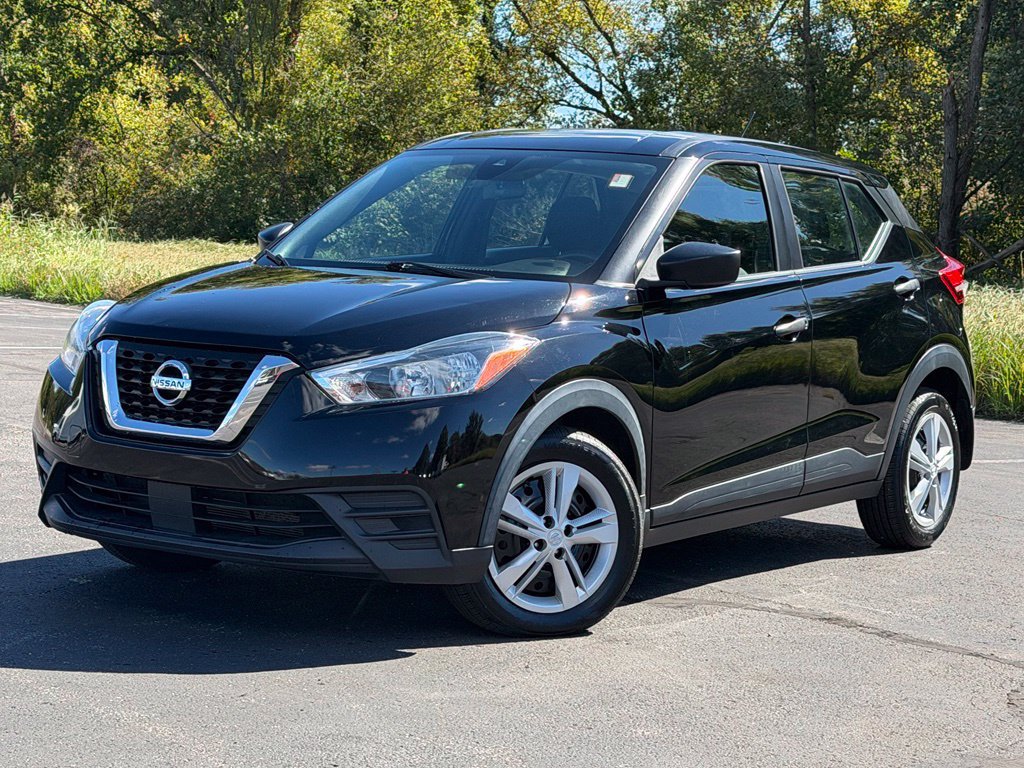 Used 2020 Nissan Kicks S FWD image 2