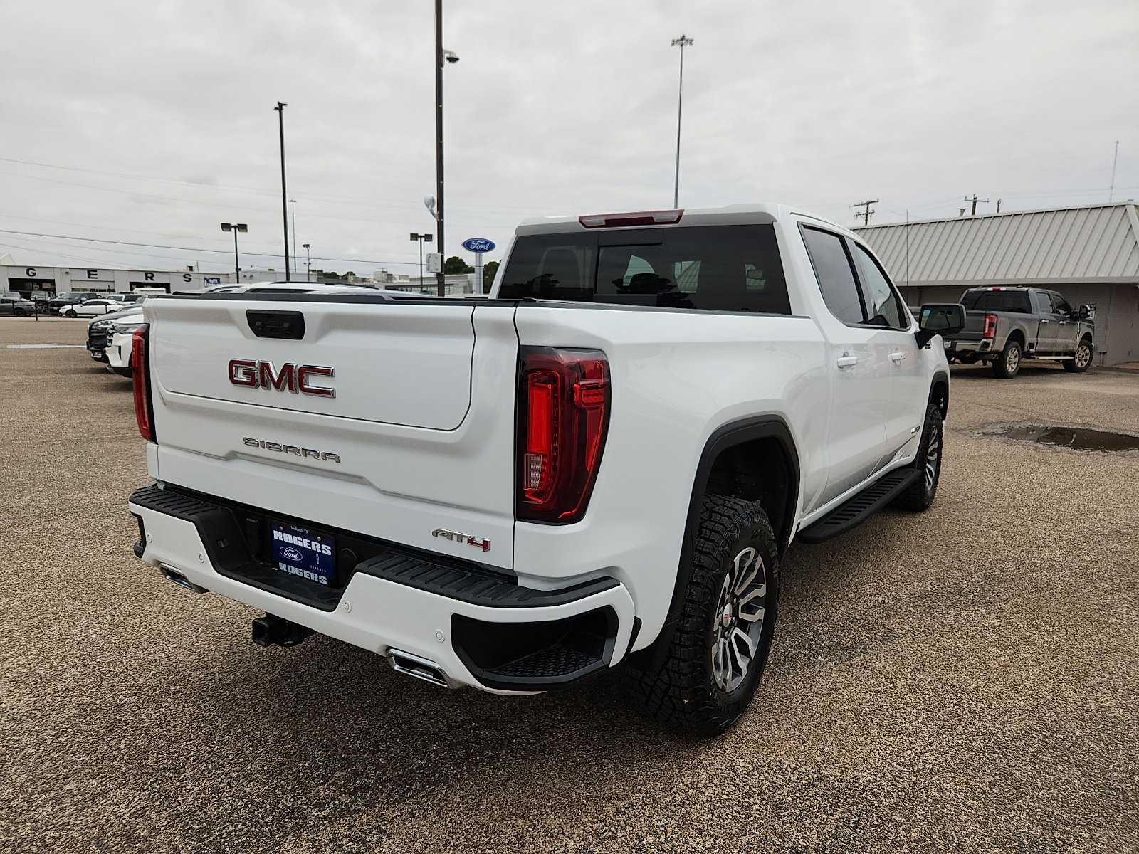 Used 2023 GMC Sierra 1500 AT4 w/ AT4 Premium Package AWD/4WD image 7