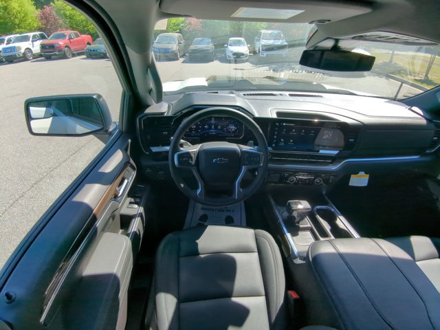 Used 2025 Chevrolet Silverado 1500 LT Trail Boss w/ Convenience Package II AWD/4WD image 32