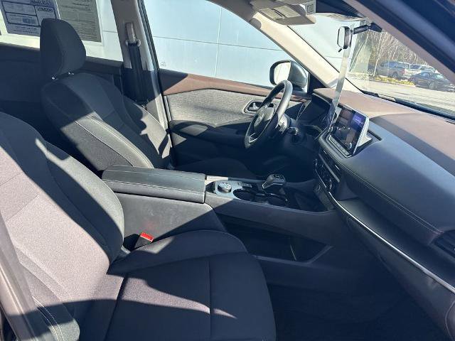 Used 2023 Nissan Rogue S image 28
