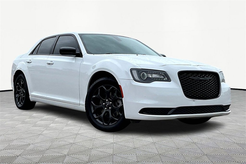 Used 2022 Chrysler 300 Touring w/ Sport Appearance Package image 5