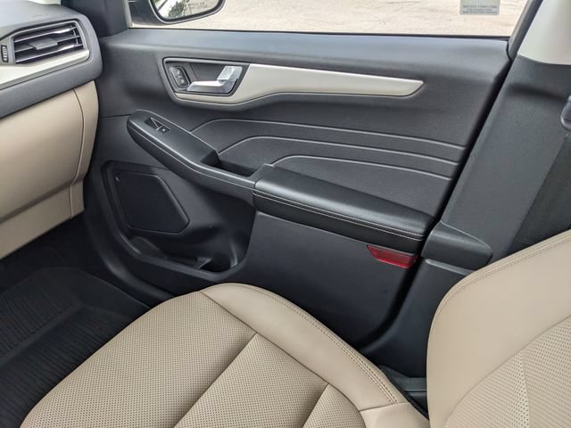 Certified 2022 Ford Escape SEL w/ Technology Package AWD/4WD image 18
