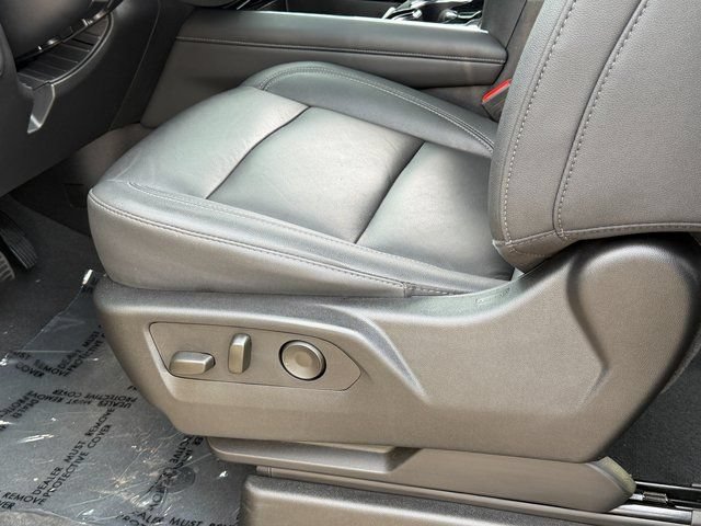 Used 2025 Chevrolet Suburban LT w/ Comfort Package AWD/4WD image 39