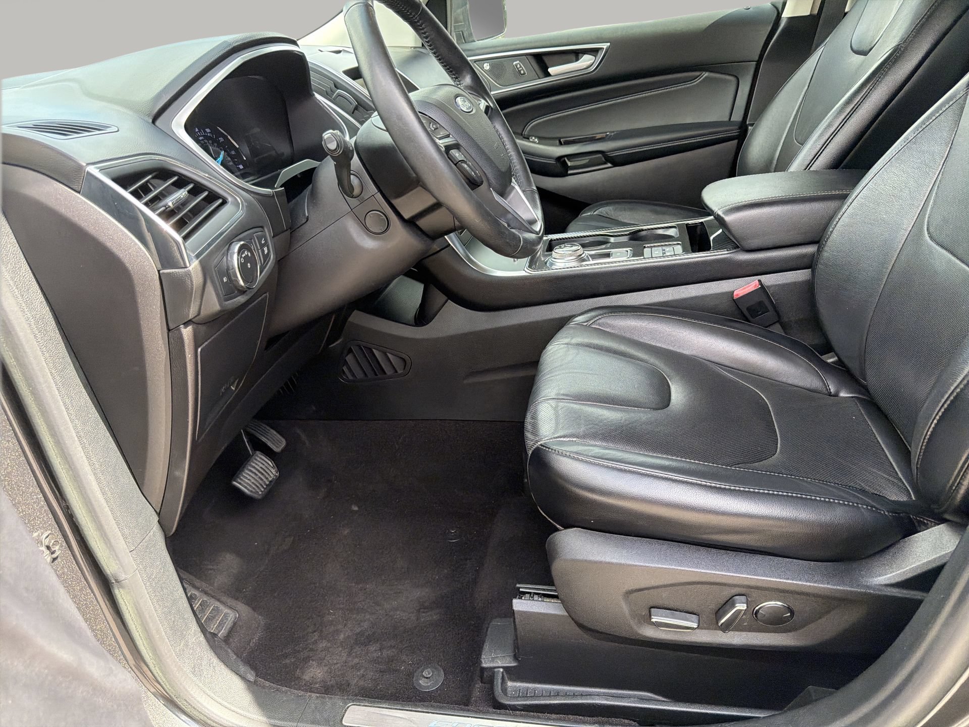 Certified 2019 Ford Edge Titanium w/ Equipment Group 301A FWD image 54