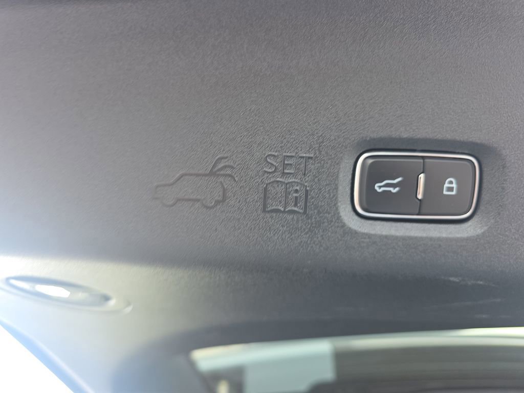 Certified 2025 Ford Expedition Platinum w/ Driver's Package AWD/4WD image 16