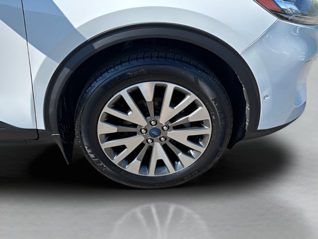 Certified 2020 Ford Escape Titanium w/ Titanium Premium Package 2.0 AWD/4WD image 30