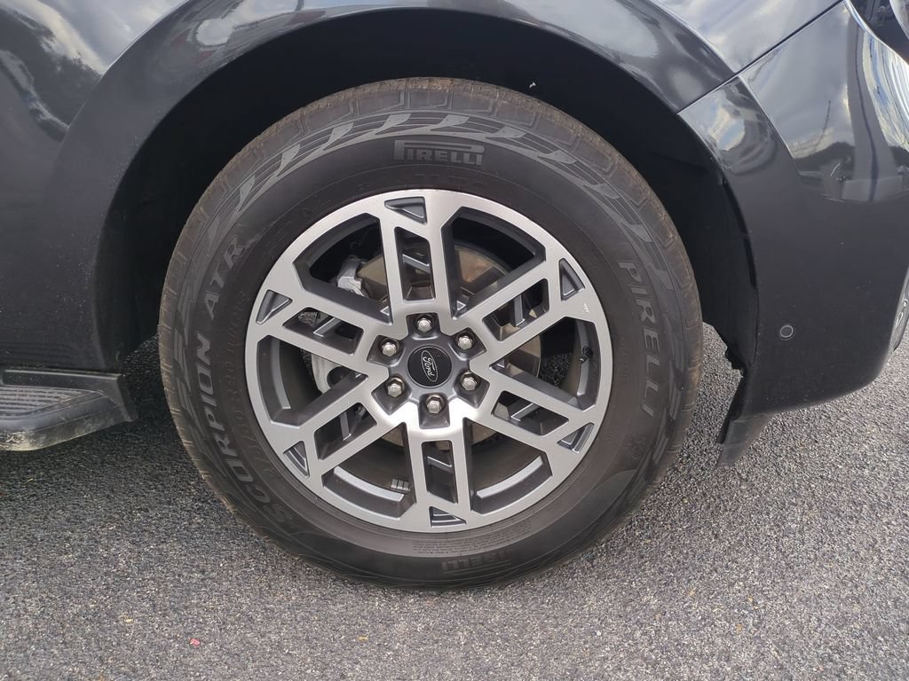 Certified 2025 Ford Expedition Active AWD/4WD image 13