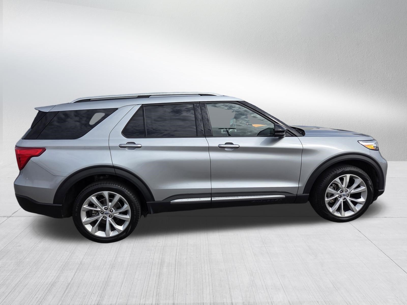 Certified 2023 Ford Explorer Platinum w/ Technology Package AWD/4WD image 8