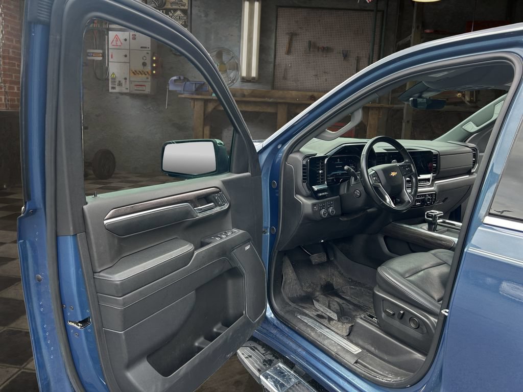 Used 2024 Chevrolet Silverado 1500 LTZ w/ Technology Package AWD/4WD image 17