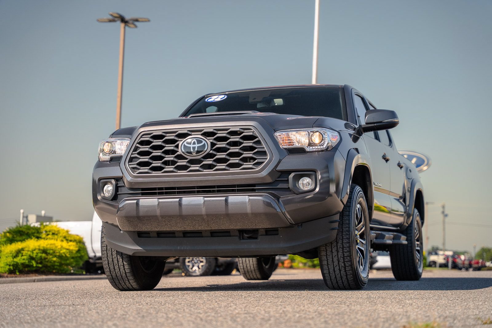 Used 2022 Toyota Tacoma TRD Sport w/ Technology Package RWD image 3