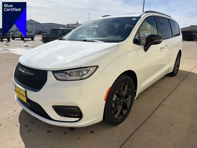 Used 2025 Chrysler Pacifica Limited