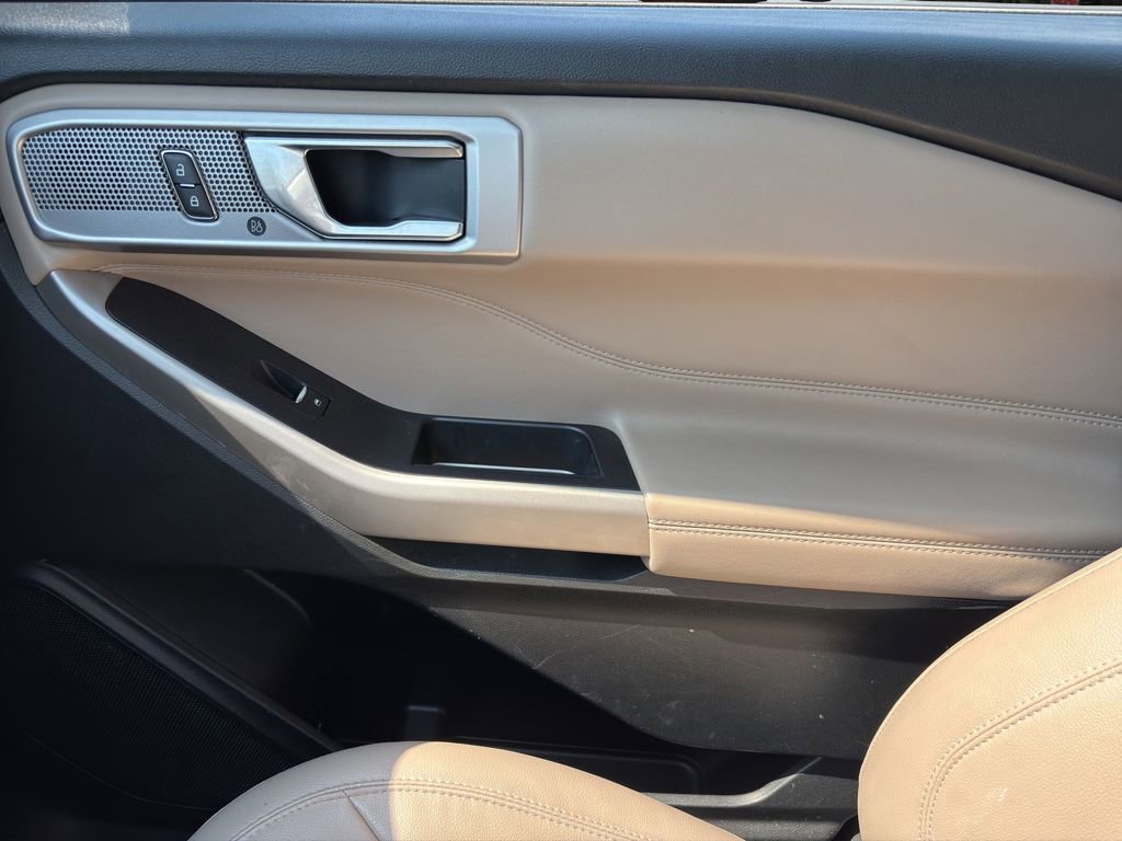 Certified 2022 Ford Explorer Limited w/ Equipment Group 301A image 11