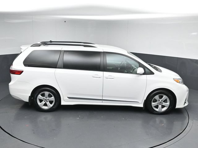 Used 2018 Toyota Sienna LE FWD image 48