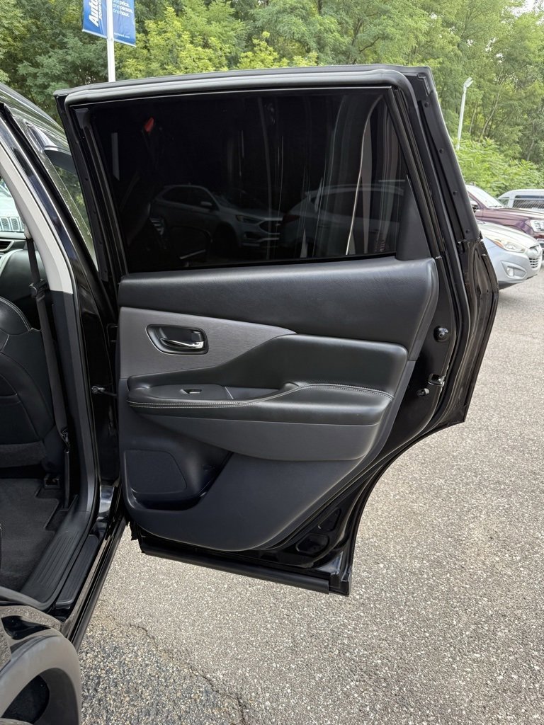 Used 2020 Nissan Murano SV w/ Premium Package image 18