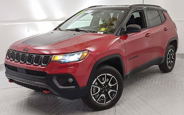 Used 2025 Jeep Compass Trailhawk AWD/4WD image 6