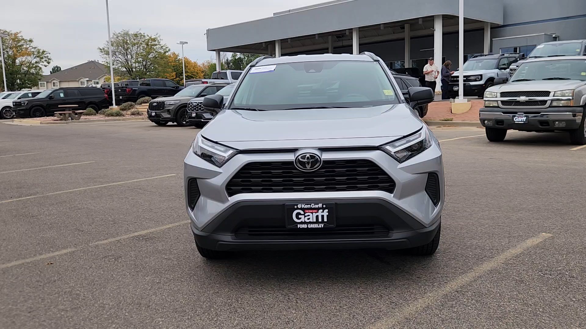 Used 2025 Toyota RAV4 LE AWD/4WD image 4