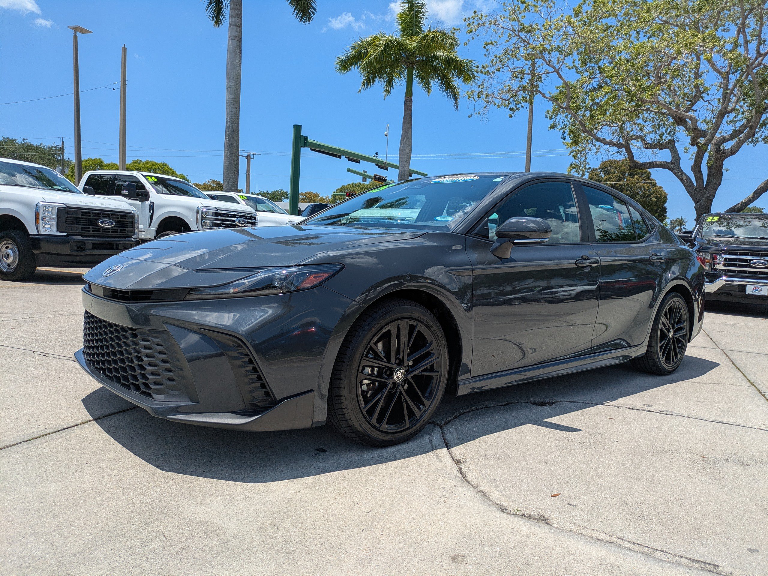 Used 2025 Toyota Camry SE FWD image 7