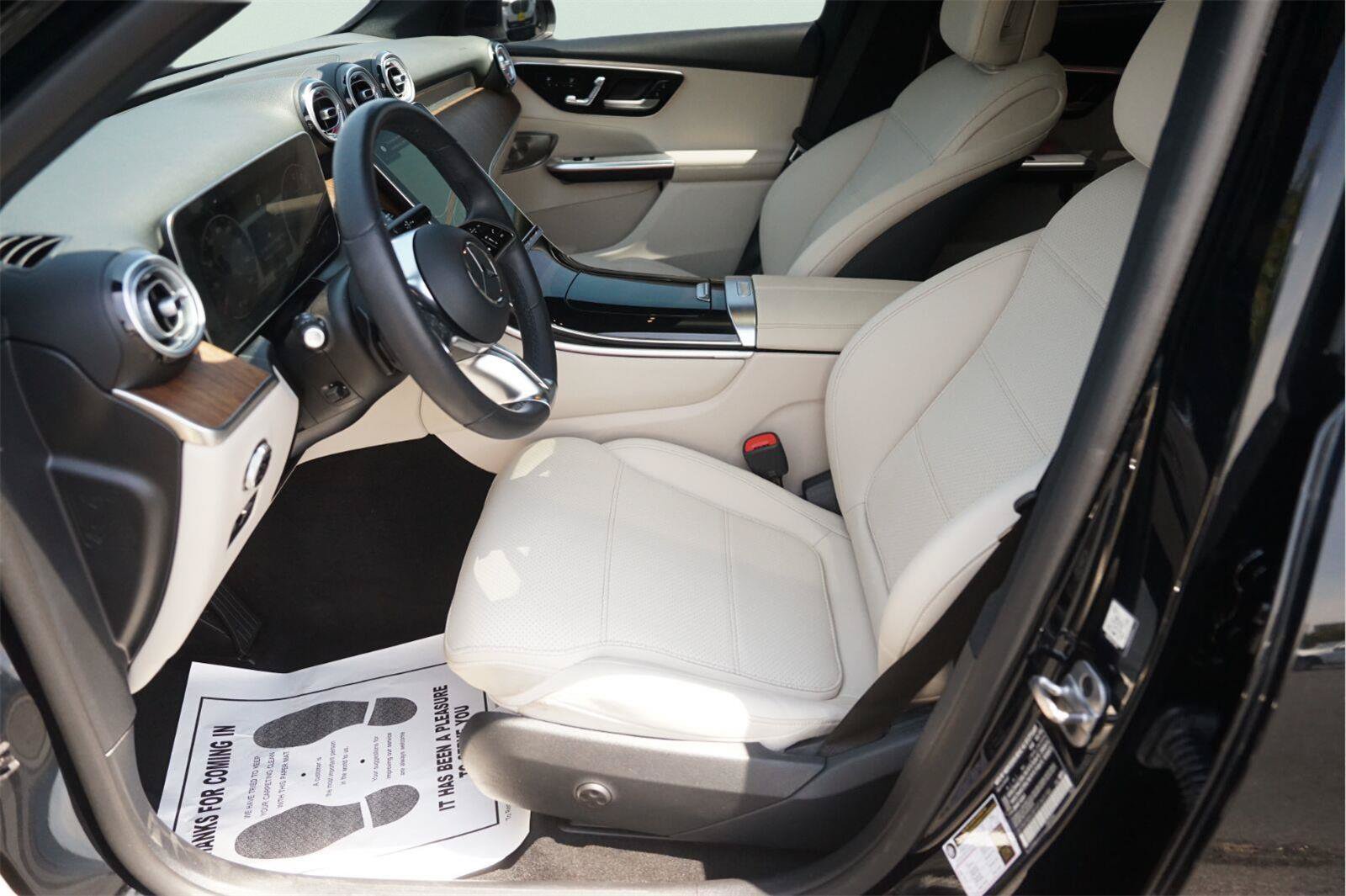 Used 2025 Mercedes-Benz GLC 350e 4MATIC image 9
