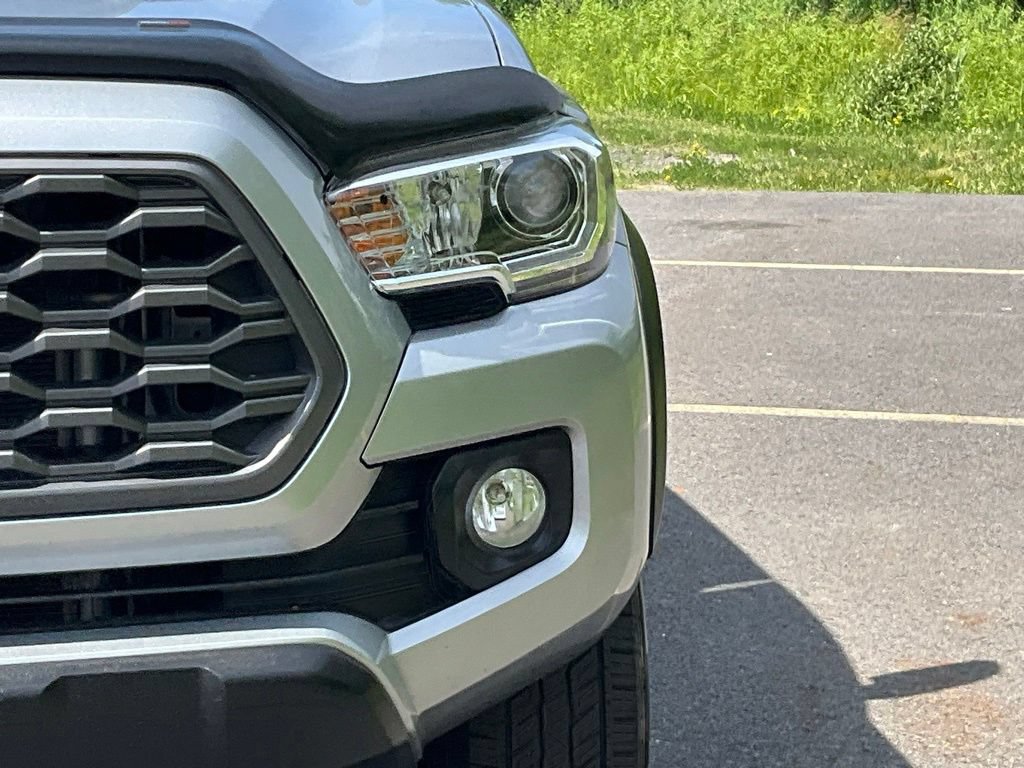 Used 2022 Toyota Tacoma TRD Off-Road AWD/4WD image 2
