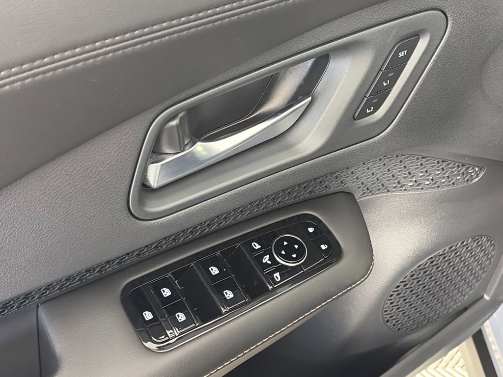 Used 2025 Nissan Ariya AWD image 25