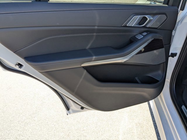 Used 2025 BMW X7 xDrive40i w/ M Sport Package image 32