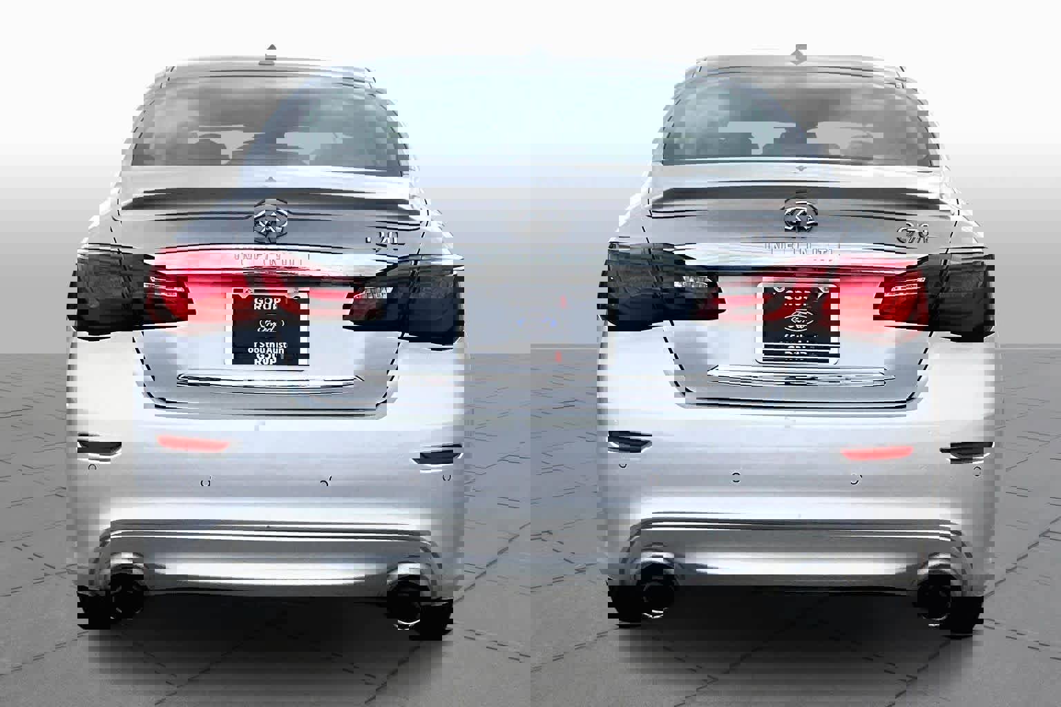 Used 2018 INFINITI Q70 L 3.7 image 2