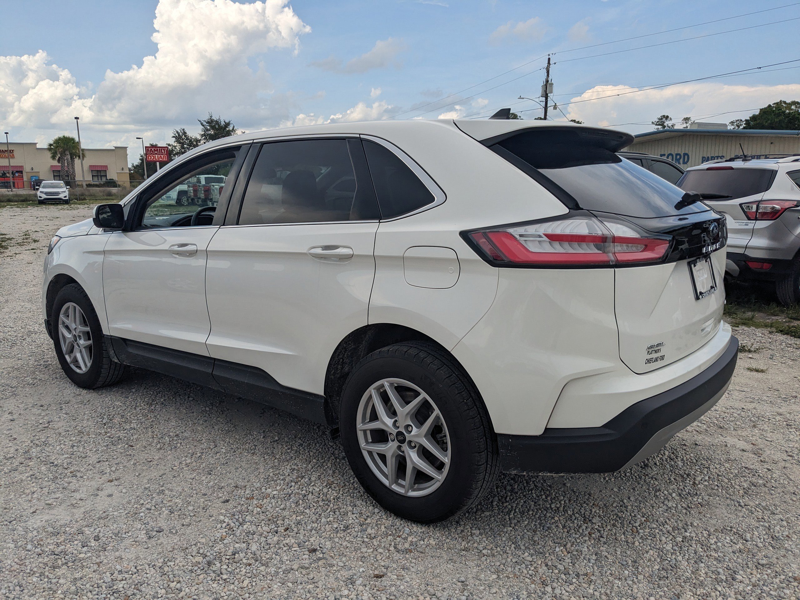 Certified 2023 Ford Edge SEL w/ Convenience Package AWD/4WD image 2
