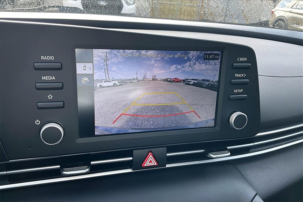 Used 2025 Hyundai Elantra SE w/ Cargo Package image 21