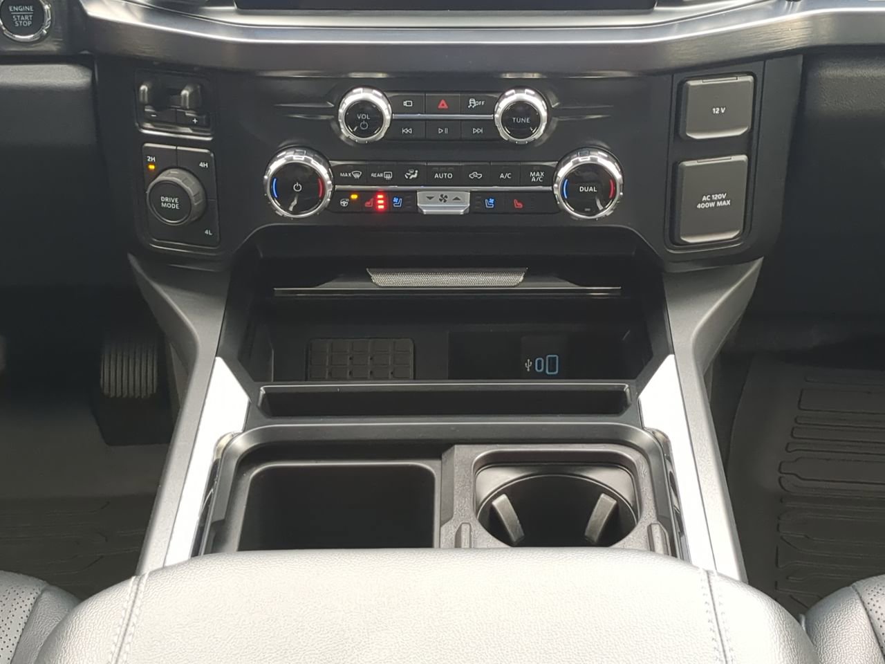 Certified 2025 Ford F450 Lariat w/ Lariat Ultimate Package AWD/4WD image 17