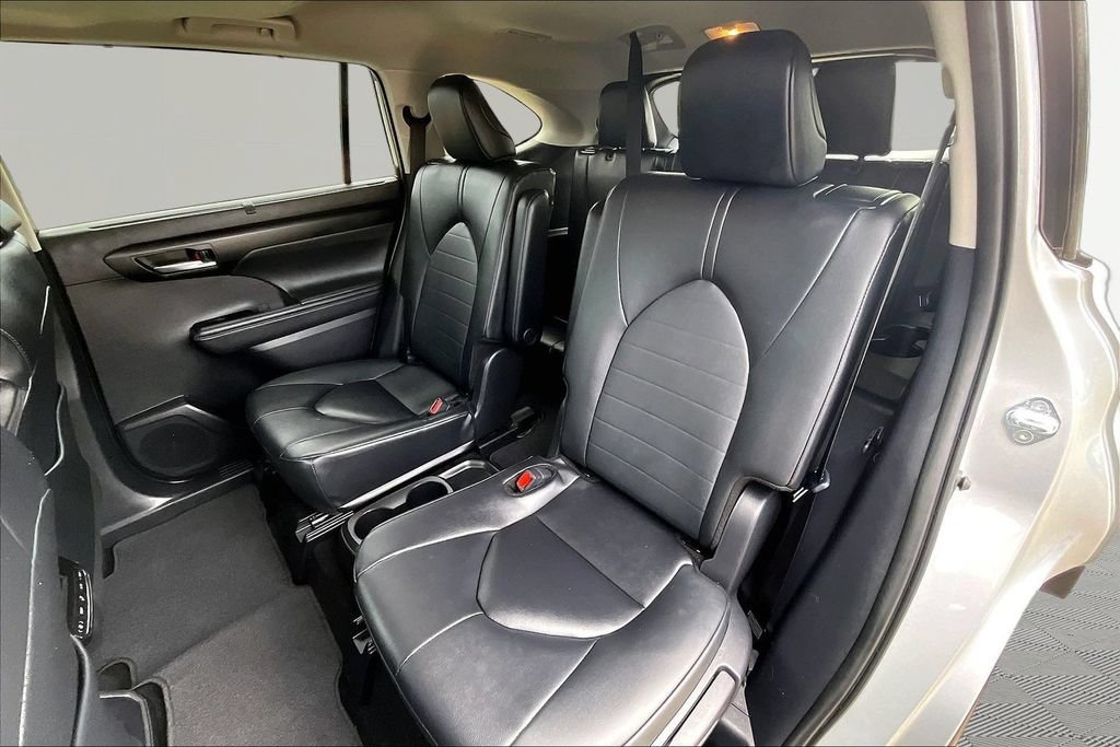 Used 2025 Toyota Highlander XLE AWD/4WD image 26
