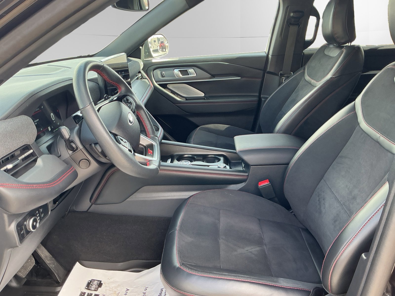 Certified 2025 Ford Explorer ST image 9